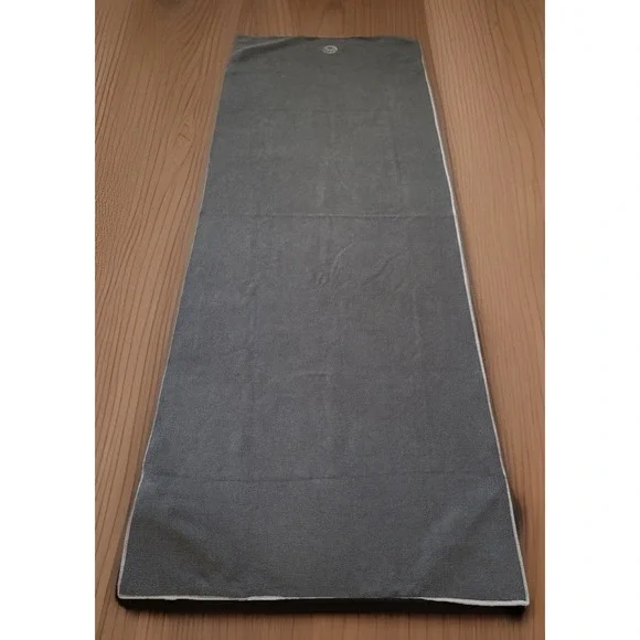 IUGA Yoga Mat Towel 72"x24" Non Slip Microfiber Gray Absorbent for Hot Yoga - Picture 3 of 7